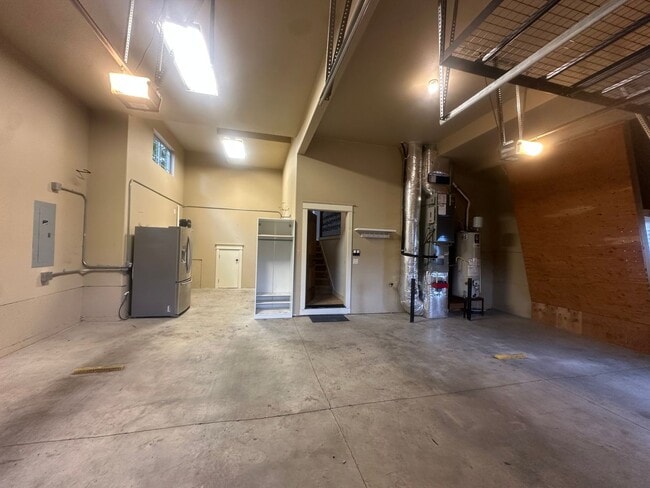 Building Photo - 1299 NW Ogden Ave