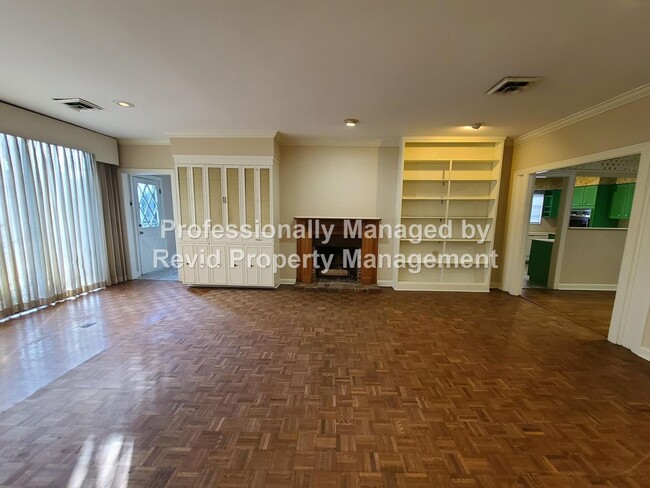 Building Photo - HUGE home in East Buntyn near U of M
