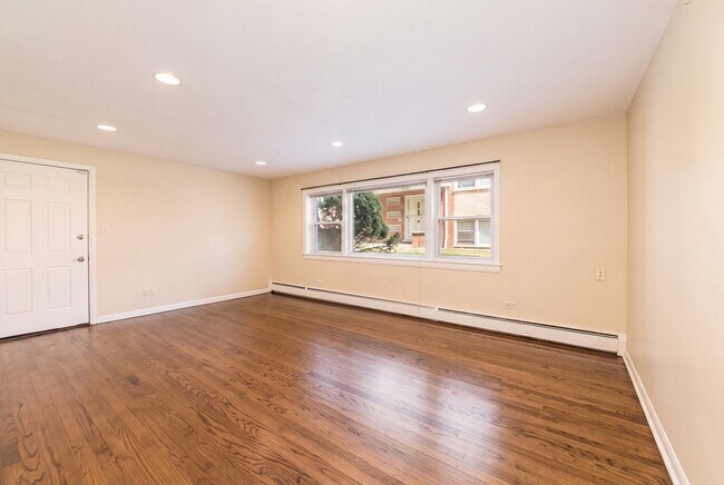 Building Photo - 2245 Des Plaines Ave