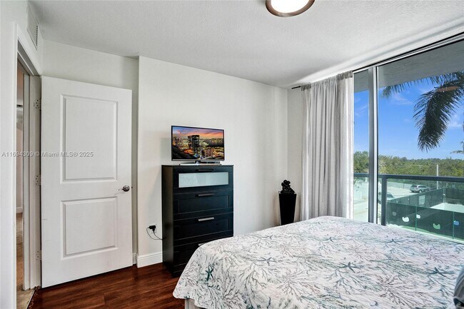 Building Photo - 2681 N Flamingo Rd