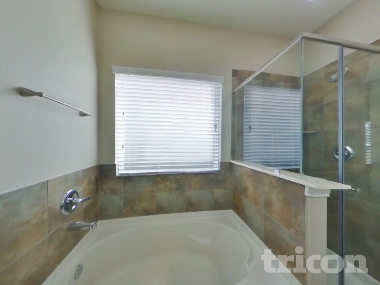 Building Photo - 210 Pequin Rd