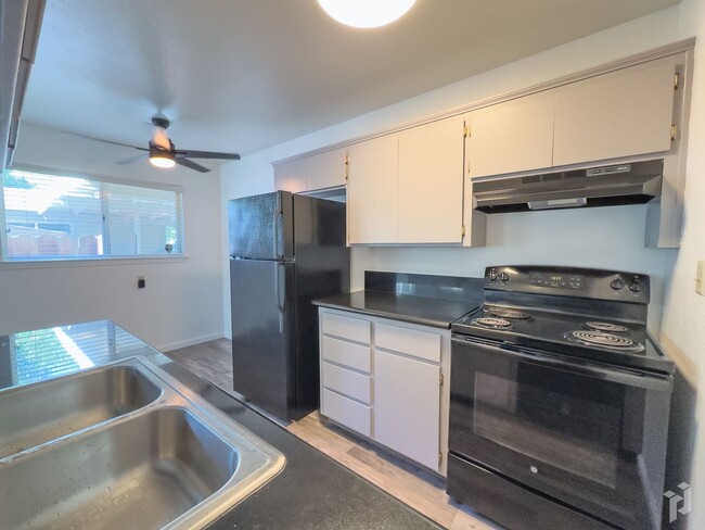 Building Photo - Beautifully Updated Condo! MOVE IN SPECIAL...