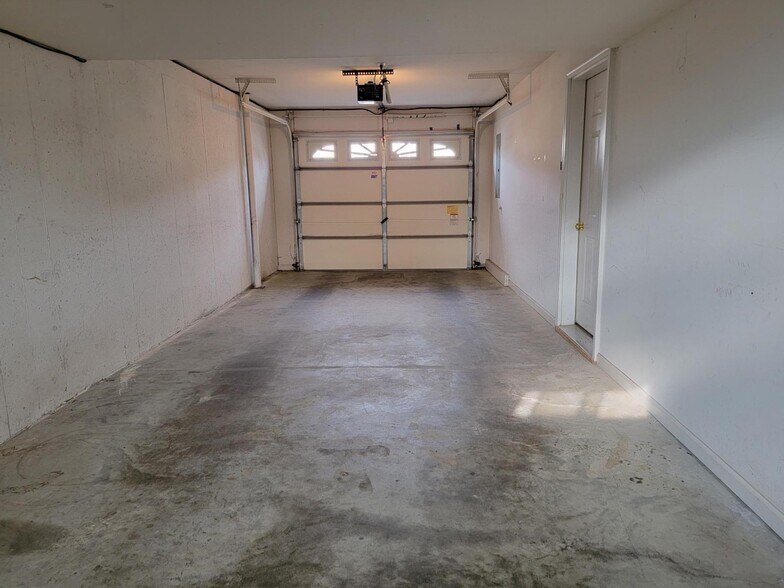 Building Photo - 2006 Greystone Dr