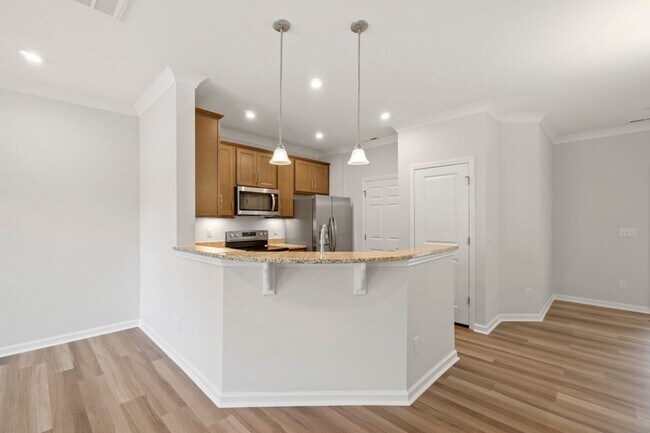Building Photo - Like A Brand New 3 Bedroom Townhome in the...