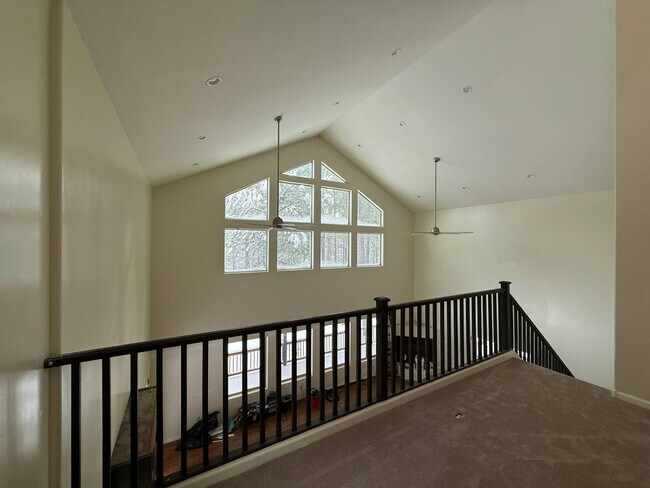 Building Photo - 921 Rainbow Mine Rd