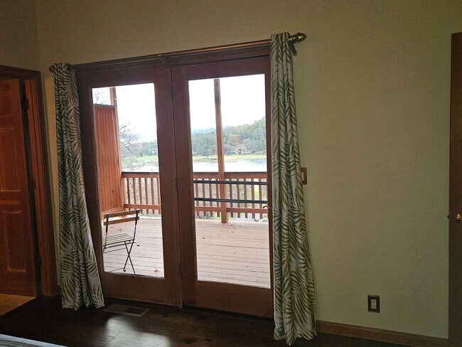 Building Photo - Spacious Beautiful retreat - IN Buckingham