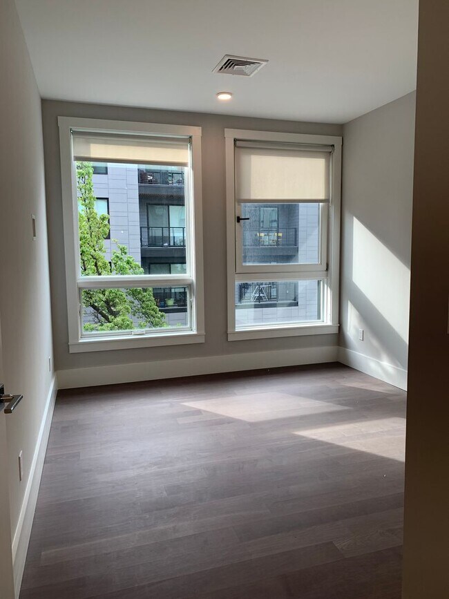 Building Photo - SEPTEMBER 1 - Jamaica Plain luxury 2 BR wi...