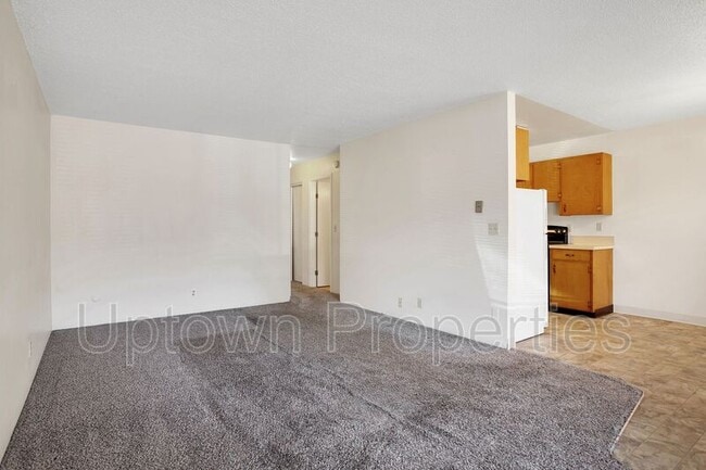 Building Photo - 4113 SE 28th Ave