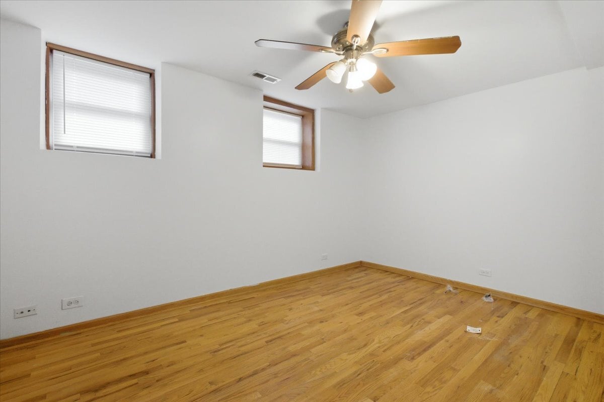 Building Photo - 1535 W Leland Ave