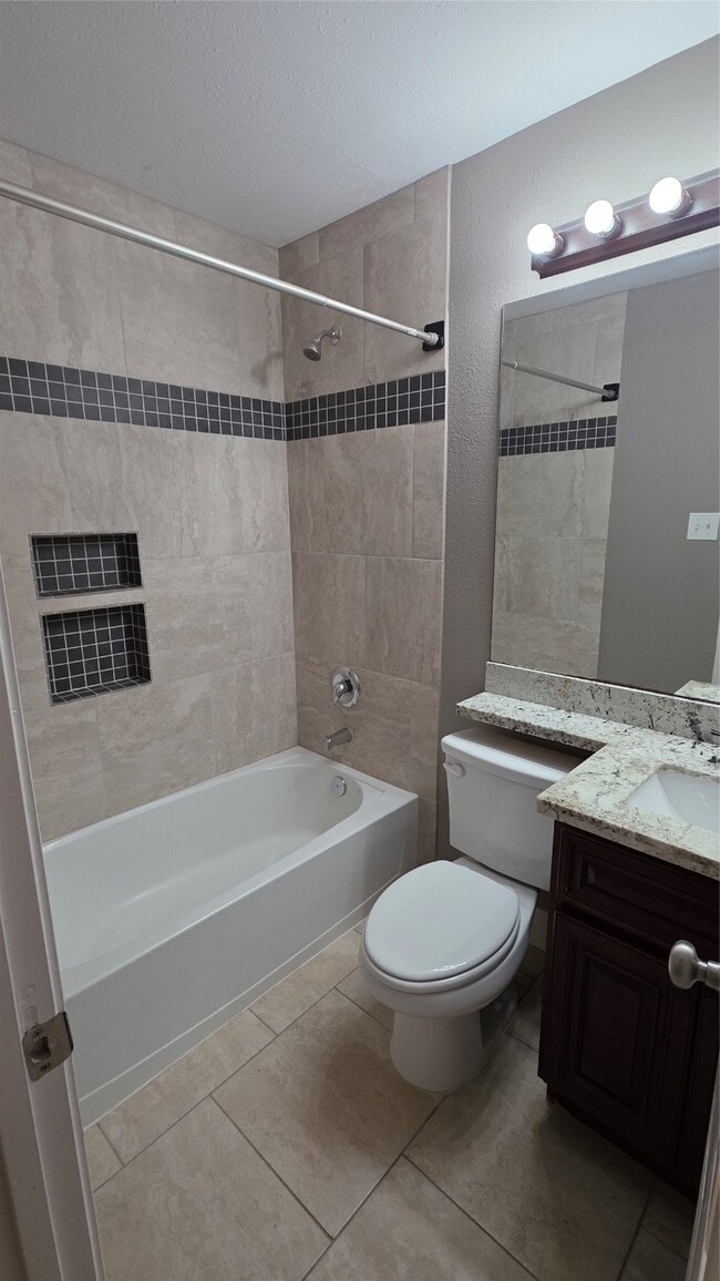 Building Photo - 3210 Bishopton St