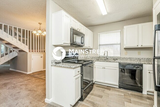 Building Photo - 3 Bedroom Pet-Friendly Home in Mesquite, TX with Main Street Renewal