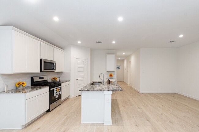 Building Photo - 1630 Fleetwood Xing