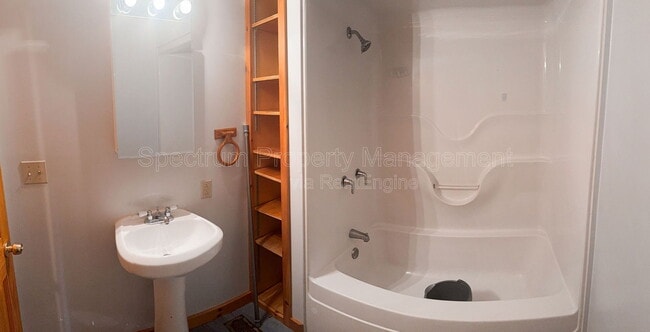 Building Photo - 167 Main St