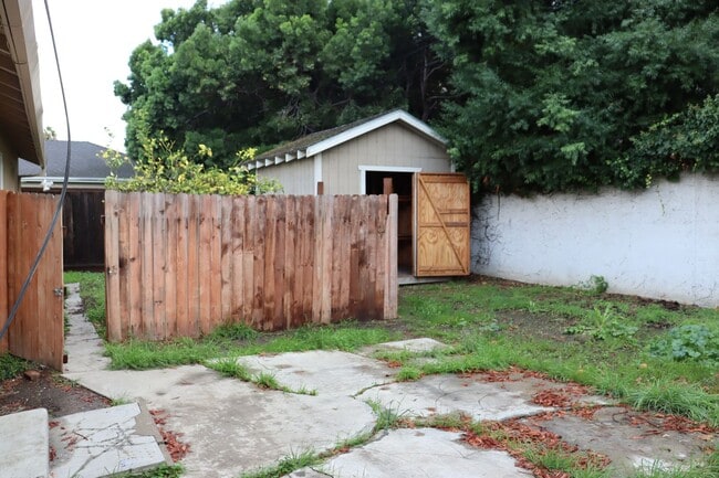 Building Photo - 3 Bedroom/ 2 Bath Original Rancher in Santa Clara Open House 12/13 11 AM-12 PM