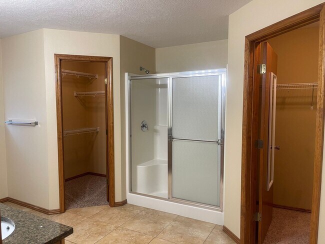 Building Photo - Your new HOME is waiting for you !