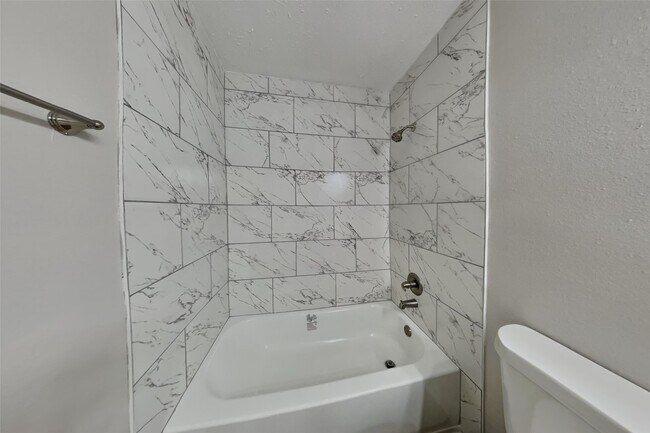 Building Photo - 18327 Willow Moss Dr