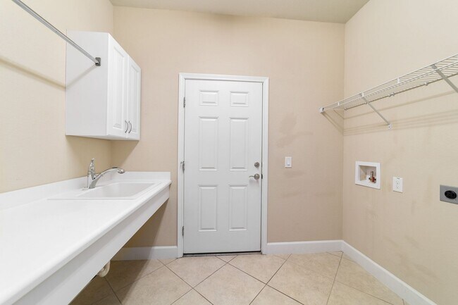 Building Photo - 6606 SW 91st Cir