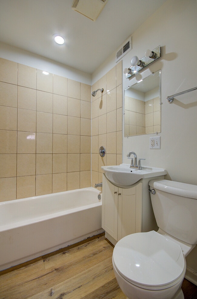 Building Photo - 1815 Wilcox St