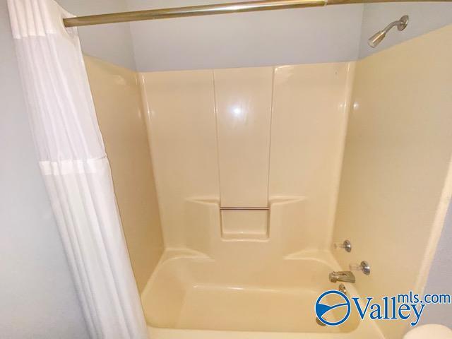 Building Photo - 826 Crestview Dr
