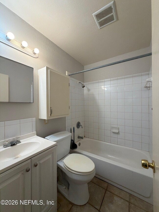 Building Photo - 10640 Arnez Rd