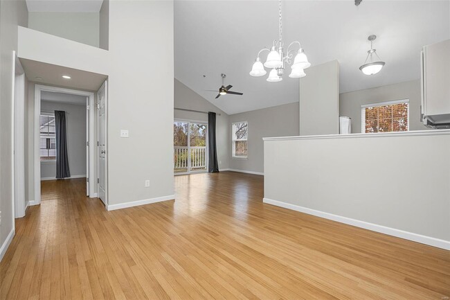Building Photo - 432 Saravalle Dr
