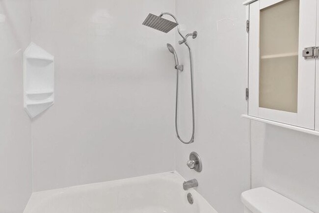 Building Photo - 2 Bedroom Condo near CMU