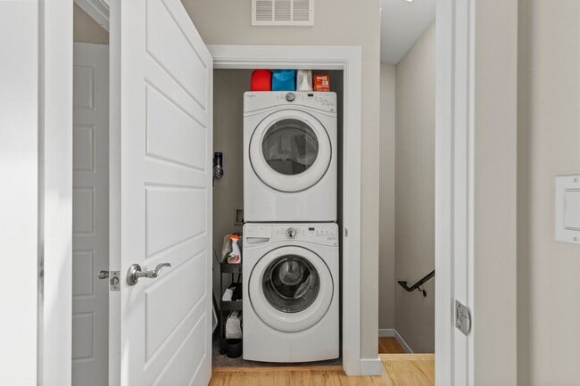 Building Photo - 3553 S Emerson St