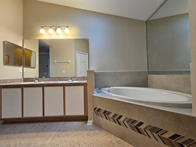 Building Photo - 1528 Ridge Pointe Dr