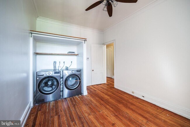 Building Photo - 206 S 43rd St