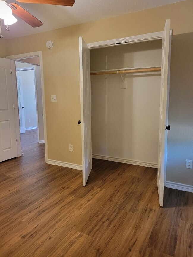 Building Photo - Huge 1/2 acre lot on cul de sac!  White Rock Estates!