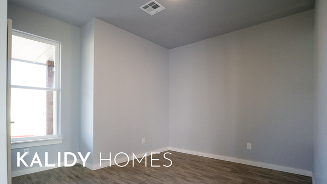 Building Photo - 14971 E Reno Ave