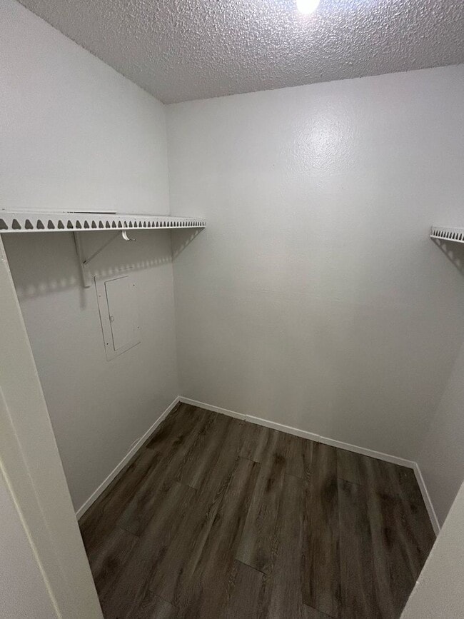 Building Photo - Ready to move in.....
