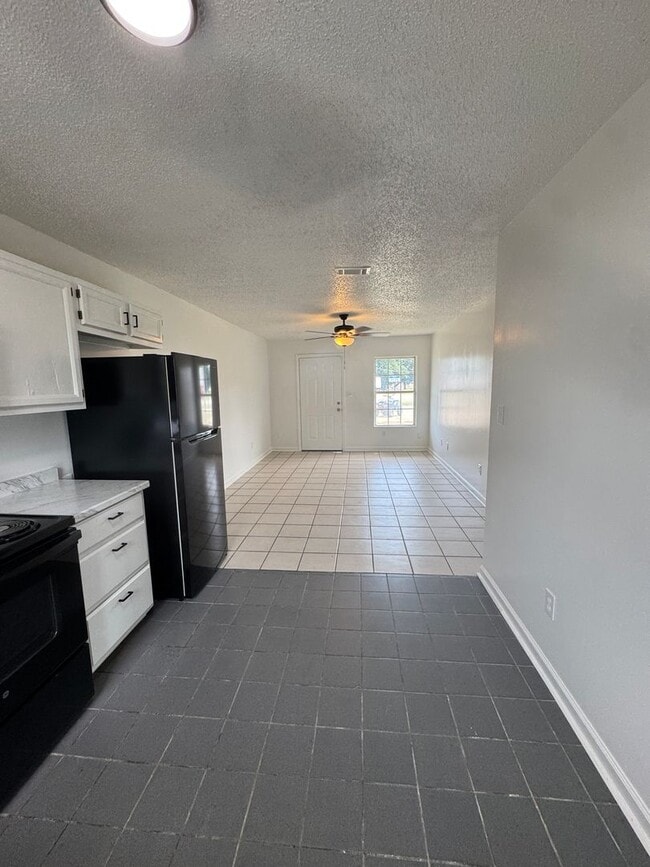 Building Photo - 3 Bed / 1 Bath Available Now in Weiner, AR.