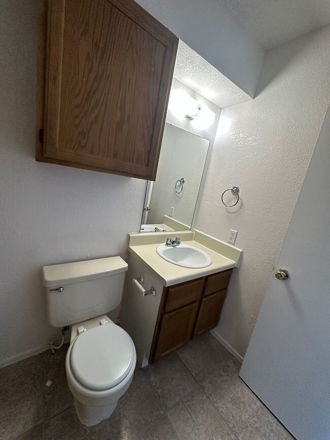 Building Photo - 1311 Eastgate Dr