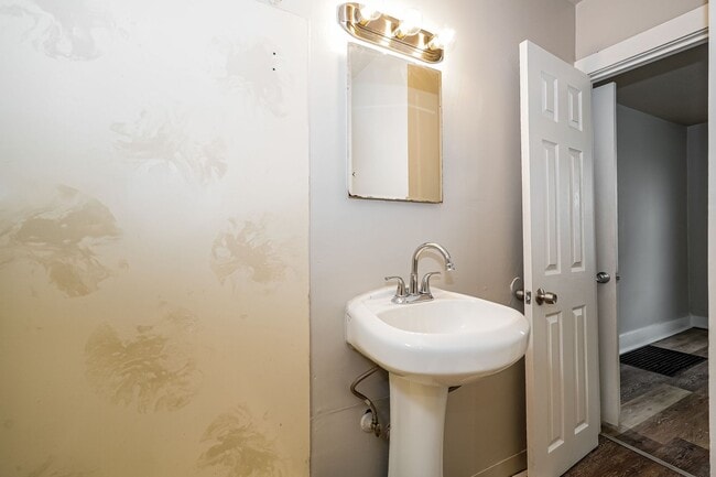 Building Photo - 2009-2009 1/2 SULLIVANT