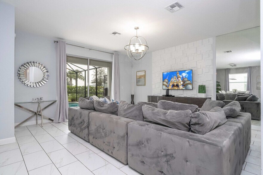 Building Photo - 4827 Kings Castle Cir