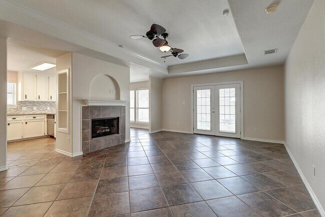 Building Photo - 14905 Dasmarinas Dr