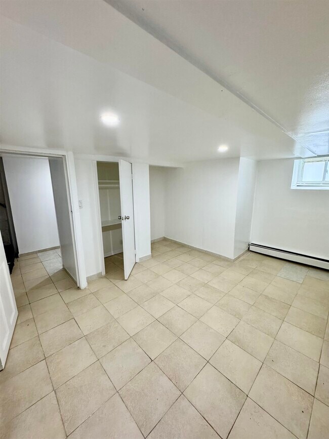 Building Photo - 204 Zabriskie St