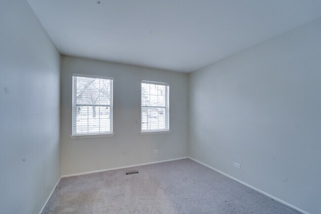 Building Photo - 160 Stirling Ln