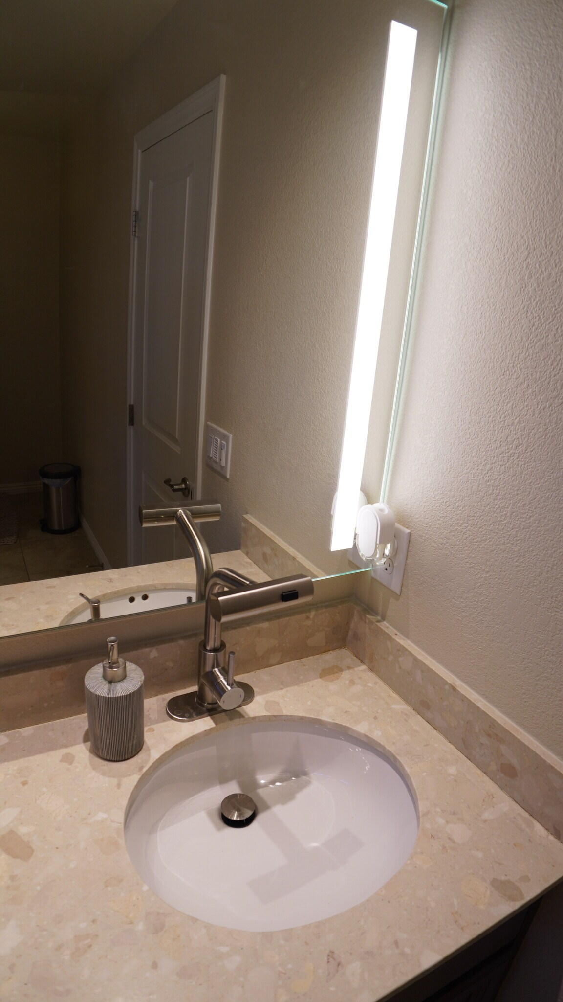 Building Photo - 5532 Autumn Cliffs Way