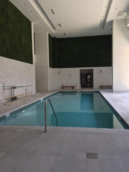 Building Photo - 1010 Brickell Ave