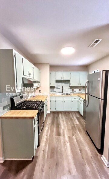 Building Photo - 1110 Fernway Cir