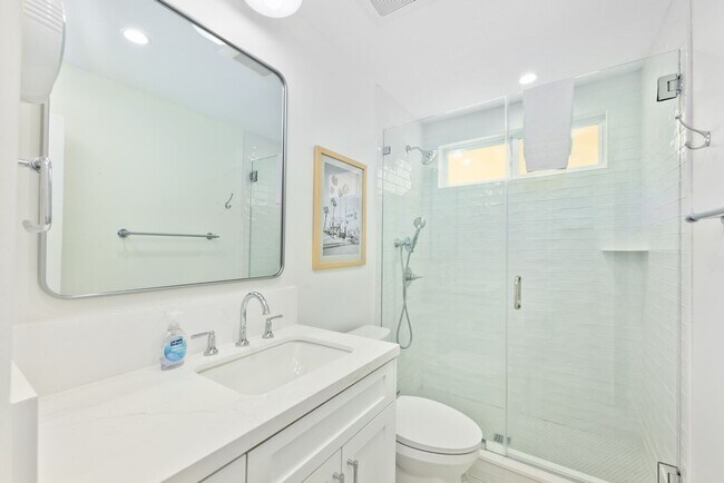 Building Photo - Fully furnished unit at the beach - Newport Beach Balboa Peninsula