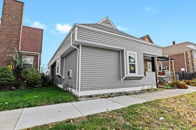 Building Photo - 3428 Carpenter Avenue