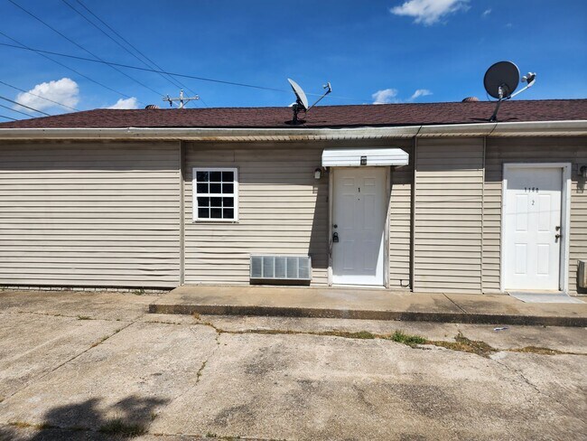 Building Photo - 1160 E 8th St