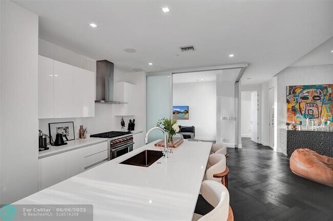 Building Photo - 20 Isle of Venice Dr