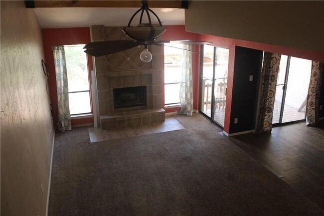 Building Photo - 25 Oakbrook Dr