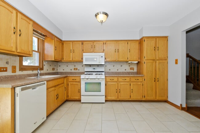 Building Photo - 7745 Woodstock Dr