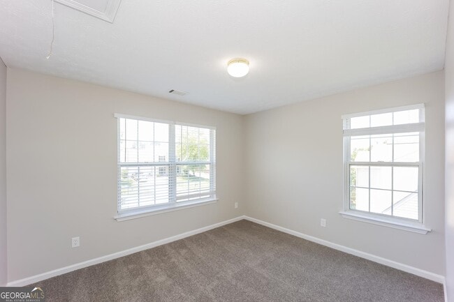 Building Photo - 877 Terance Ave