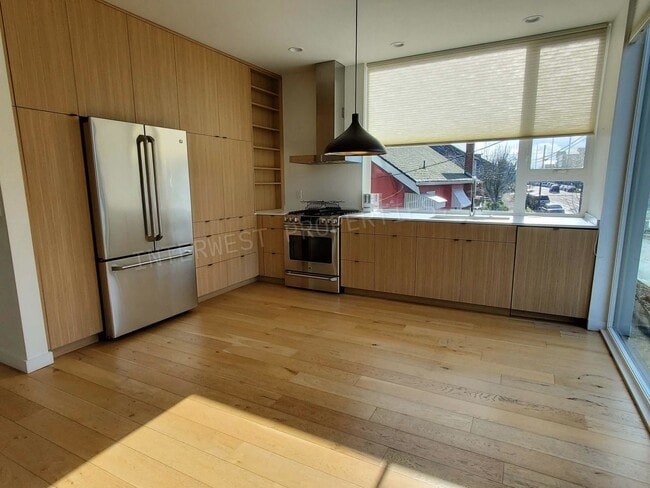 Building Photo - PERE02--*